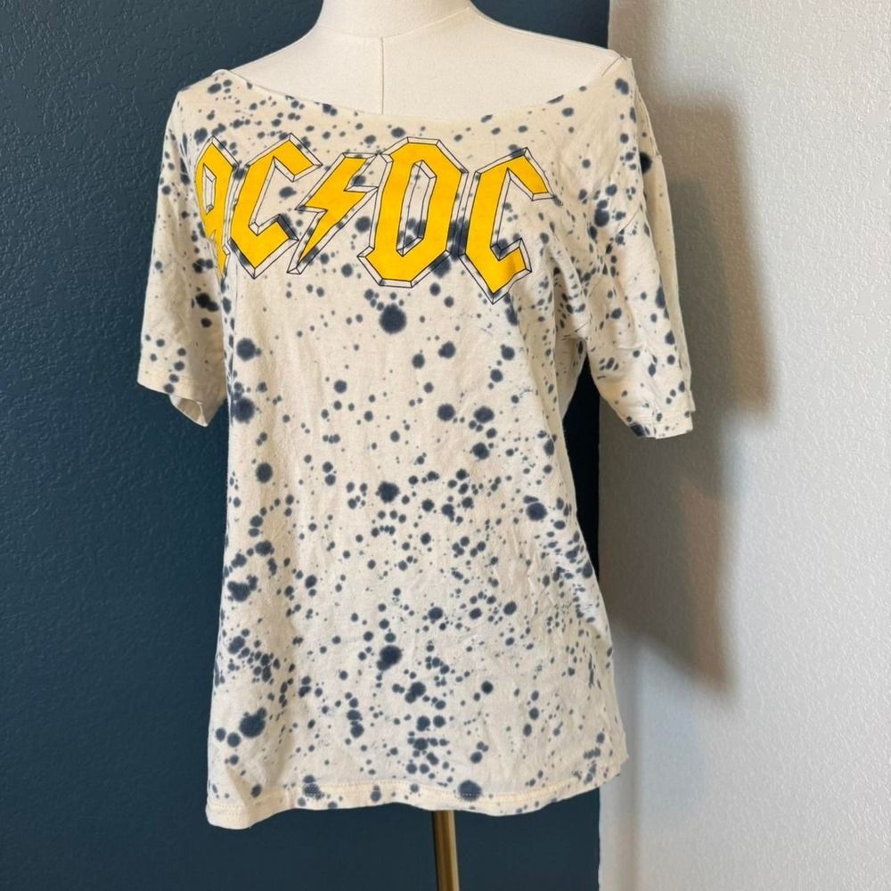AC/DC Off‎ Shoulder Splatter Print Retro Band Tee, Medium